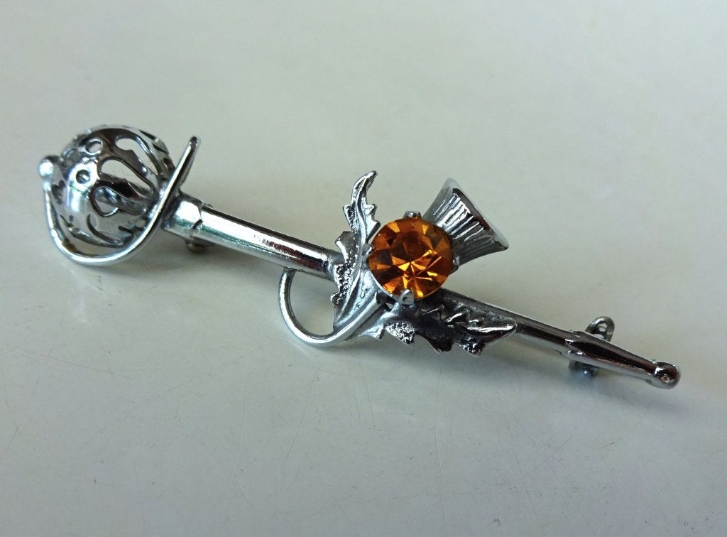 Vintage Mizpah broche: Schotse / Keltische zward + distel, Sieraden, Tassen en Uiterlijk, Ophalen of Verzenden, Overige materialen