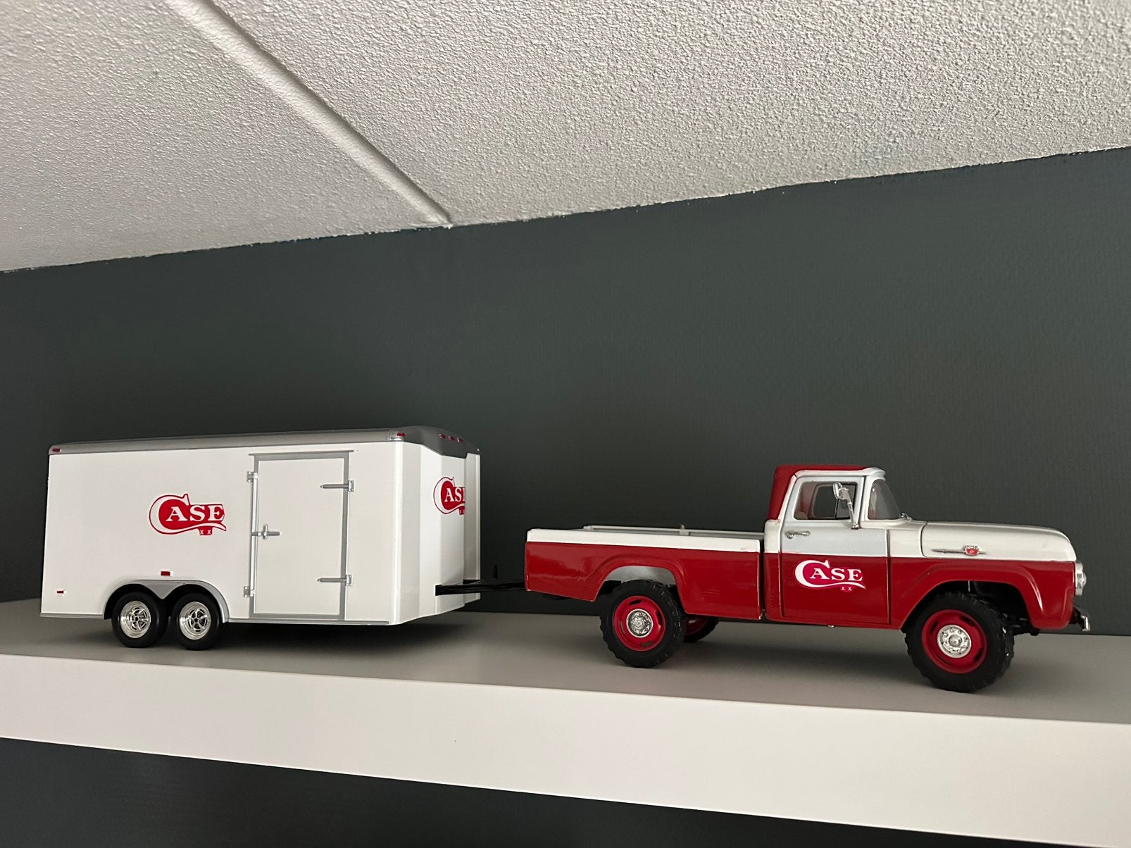 Road signature Ford F-250 pick-up met trailer schaalmodel, Hobby en Vrije tijd, Modelauto's | 1:18, Ophalen of Verzenden, Zo goed als nieuw