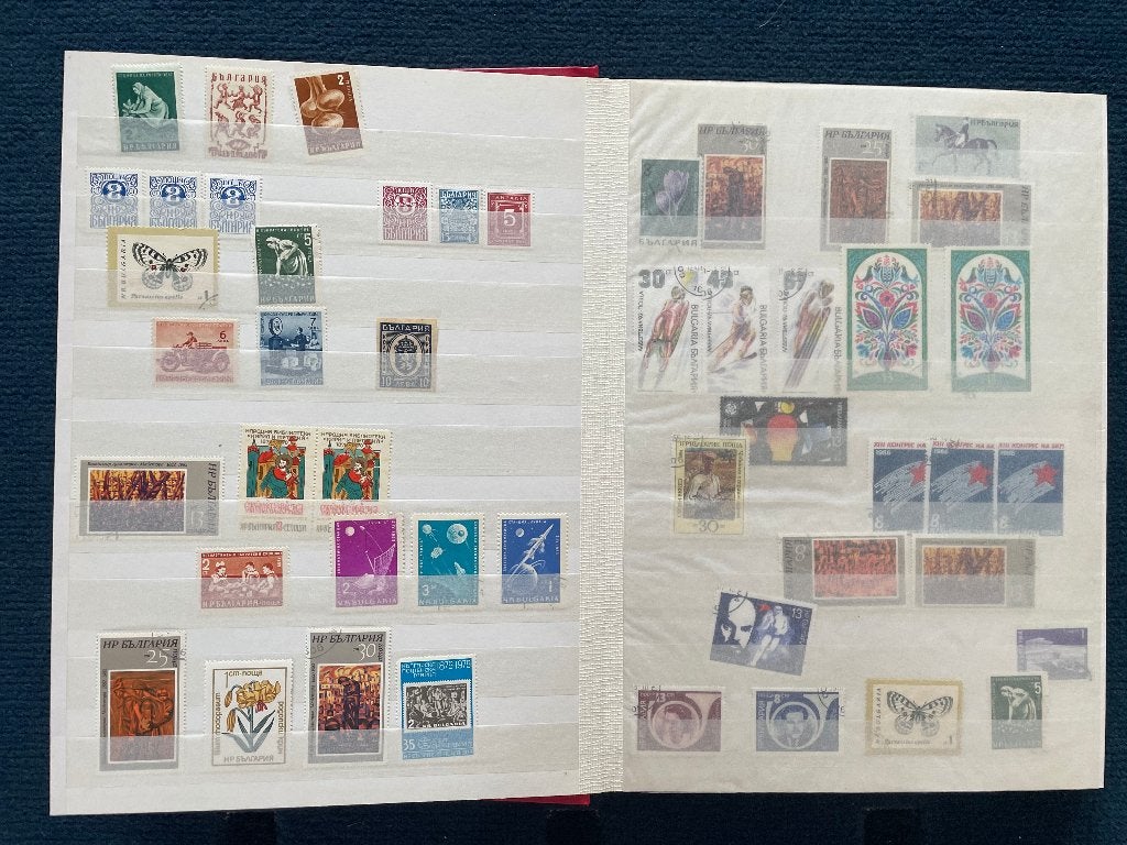 Postzegels Bulgarije in mooi boek 32/16 met veel mooie zegel, Postzegels en Munten, Postzegels | Volle albums en Verzamelingen