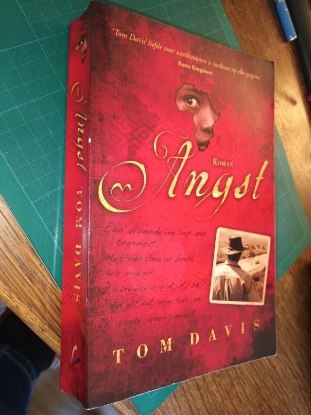Tom Davis - Angst (Indringend christelijk boek over Afrika), Boeken, Ophalen of Verzenden, Gelezen, Tom Davis, Nederland