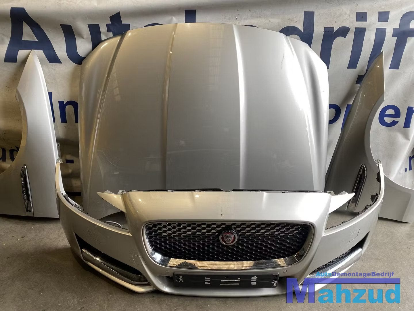JAGUAR XF X260 Creme voorkop front 2015+, Gebruikt, Voor, Abbey Road, Whitley 1
CV3 4LF  Coventry, Jaguar