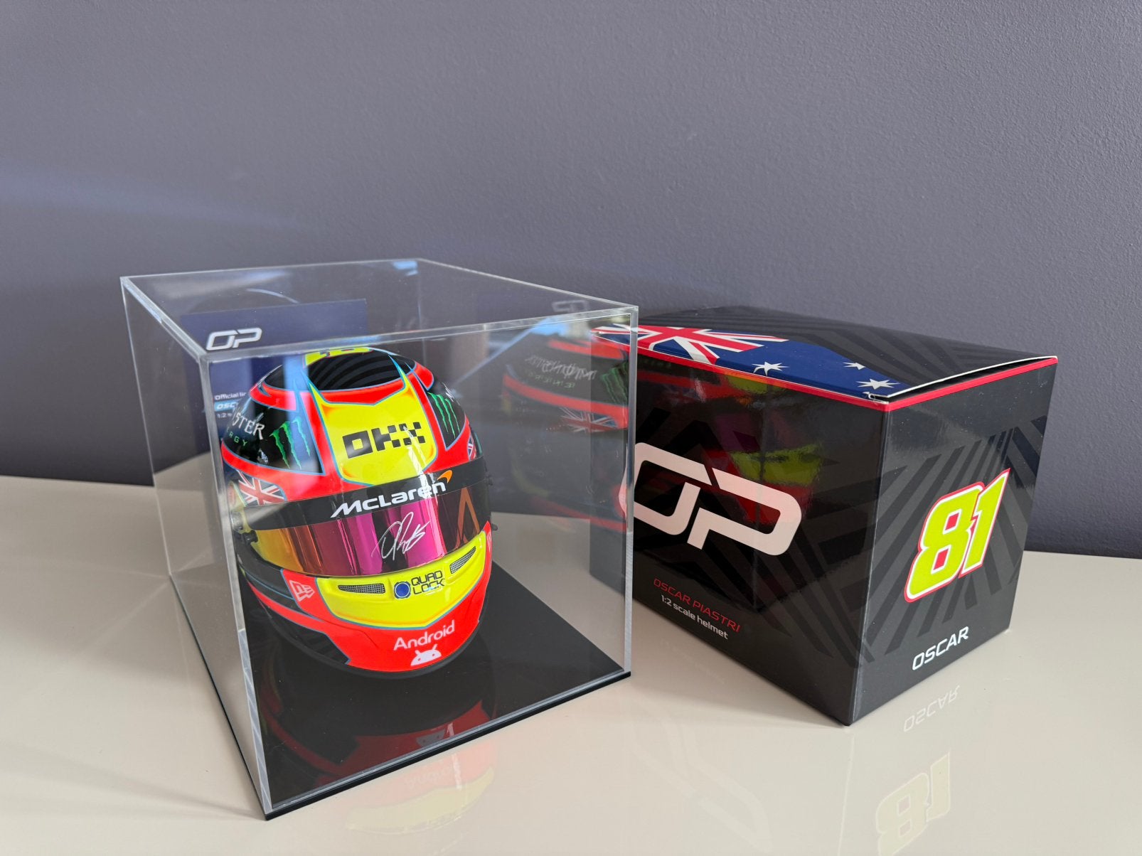 Gesigneerd 2025 1:2 helm Oscar Piastri McLaren F1, Ophalen of Verzenden, Zo goed als nieuw, Formule 1