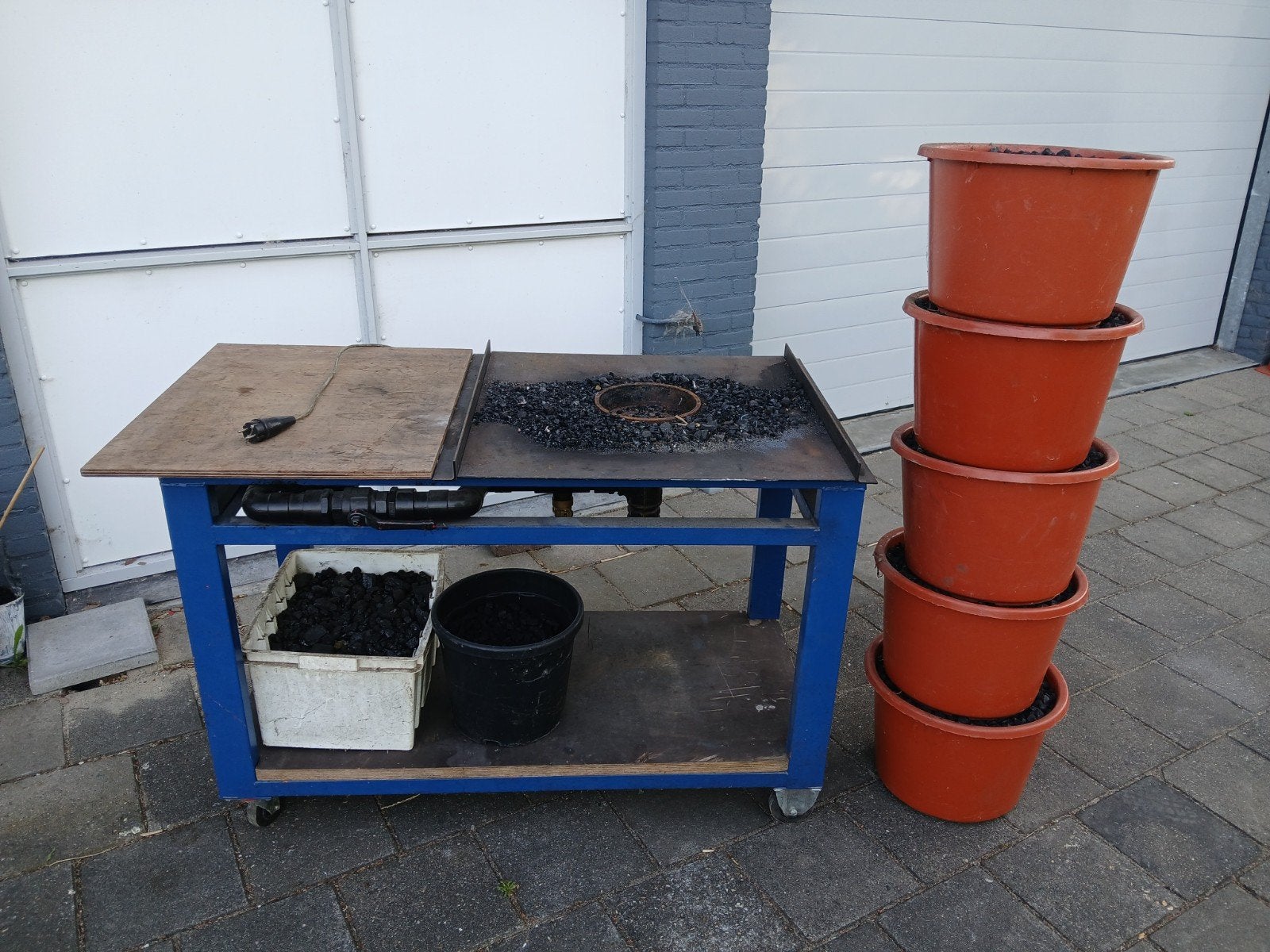 Verrijdbaar Smeedvuur met Aanjager en 100+ kg Smeedkolen, Ophalen