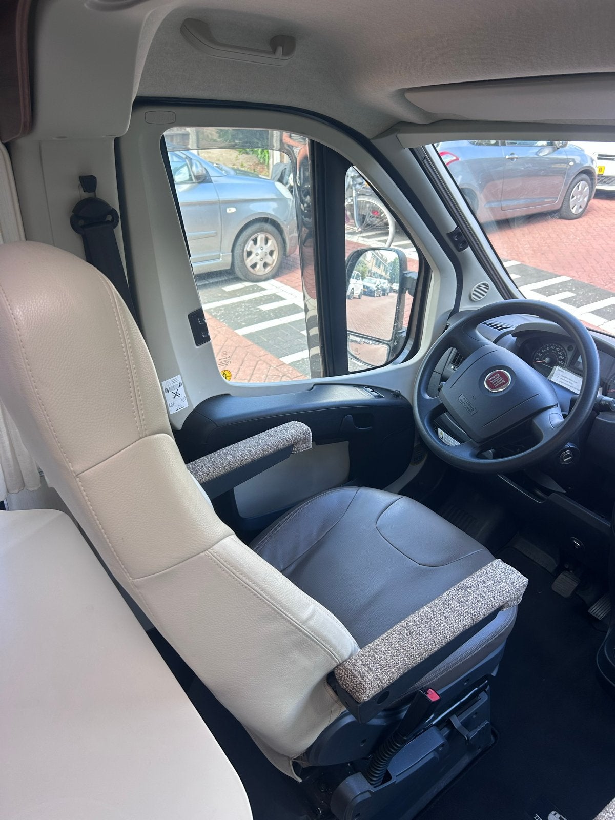 Foto 16 van Pilote V600G Buscamper - AUTOMAAT- Compact en Compleet
