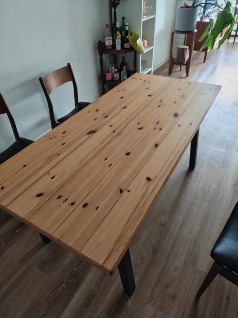 Ikea eettafel met licht blad en zwarte houten poten, Huis en Inrichting, Tafels | Eettafels, Ophalen, Gebruikt, 50 tot 100 cm