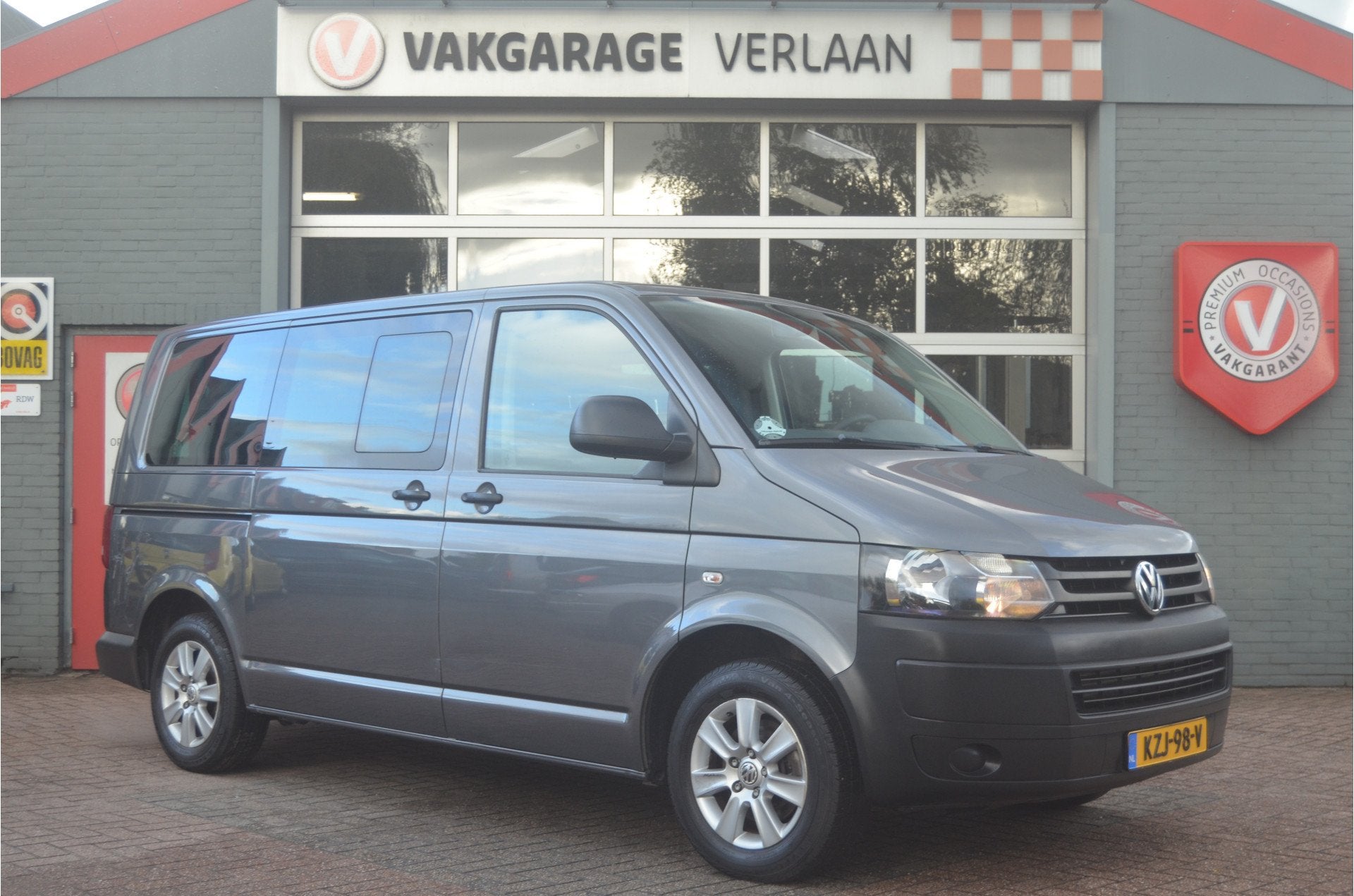 Volkswagen Caravelle benzine 9 persoons. 12 mnd. gar., Euro 5, Gebruikt, Overige modellen, 2500 kg
