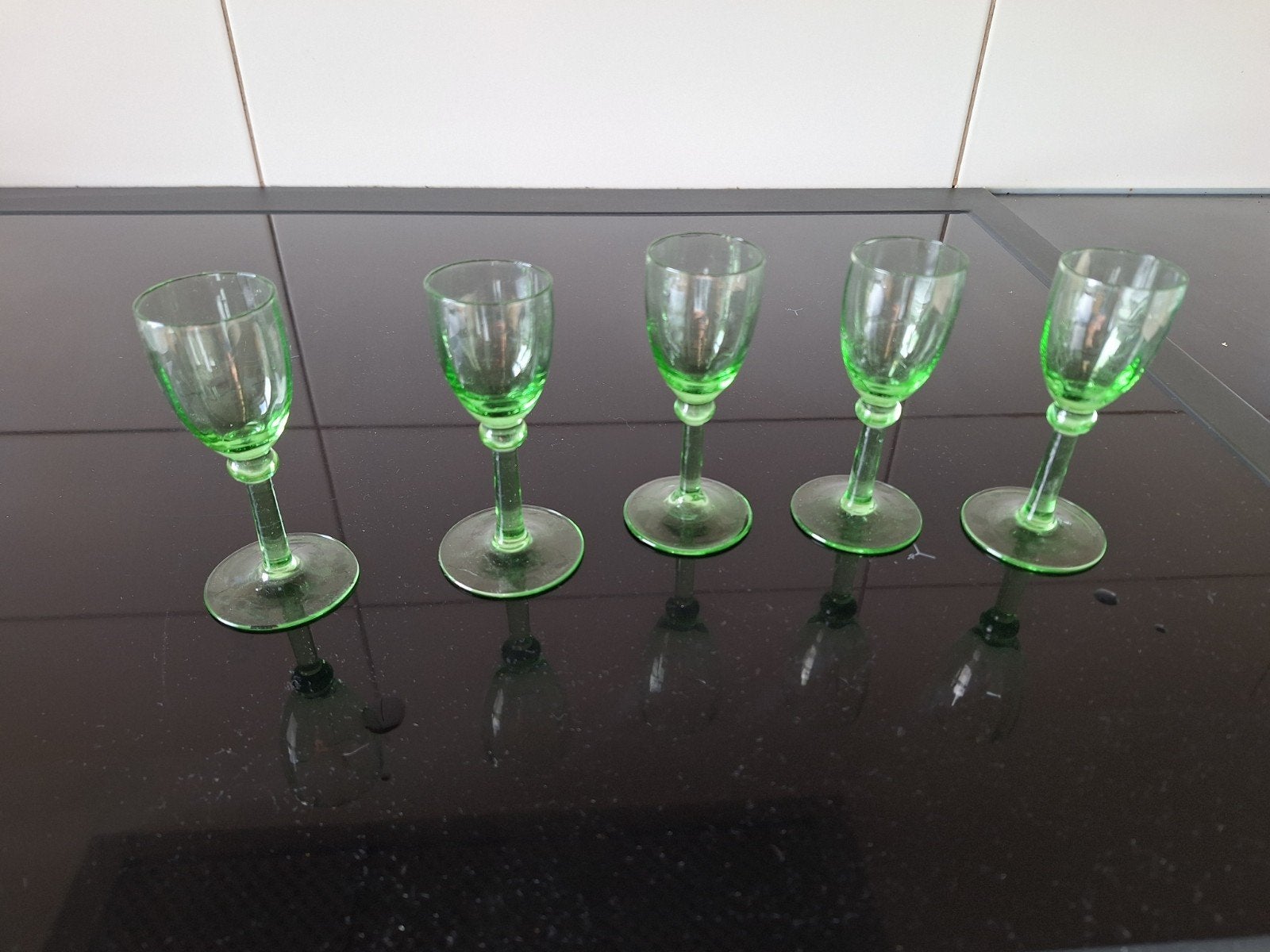 Set van 5 Uraniumglas Likeurglazen, Ophalen of Verzenden