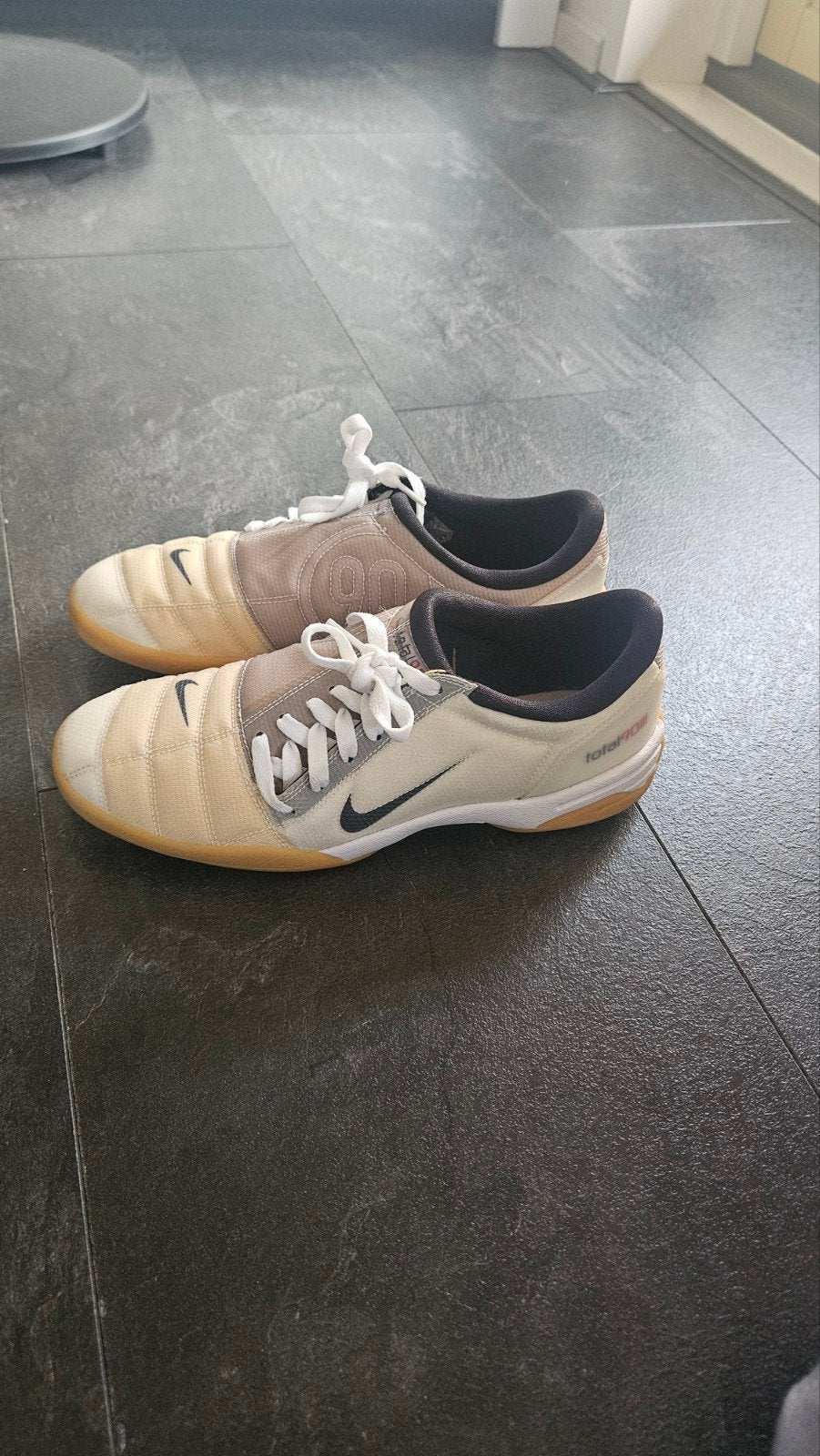 Nike Total 90 Voetbalschoenen Maat 43 - Gloednieuw, Ophalen of Verzenden, Nieuw, Schoenen