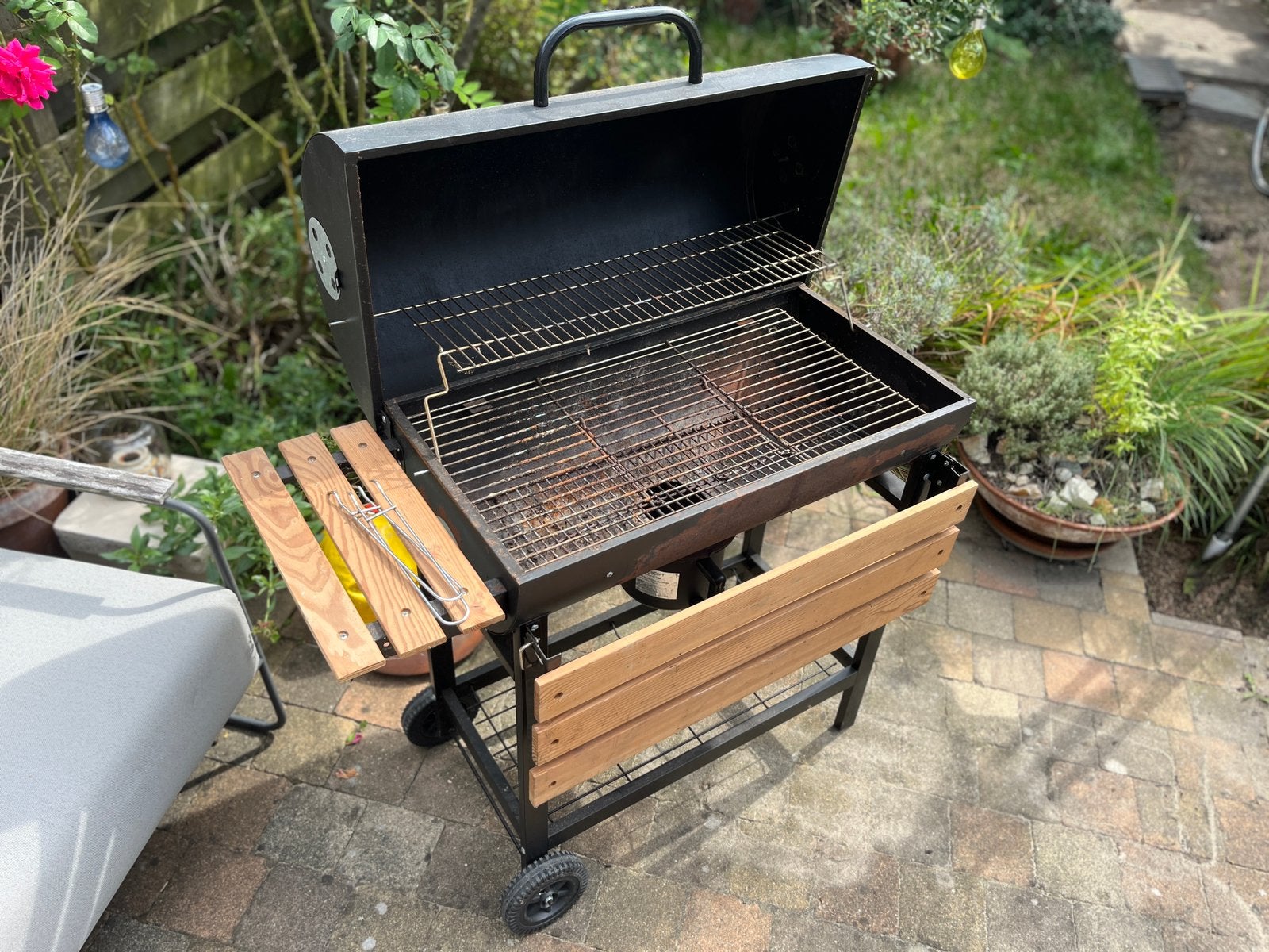 Houtskoolbarbecue smoker met deksel, Tuin en Terras, Ophalen, Gebruikt