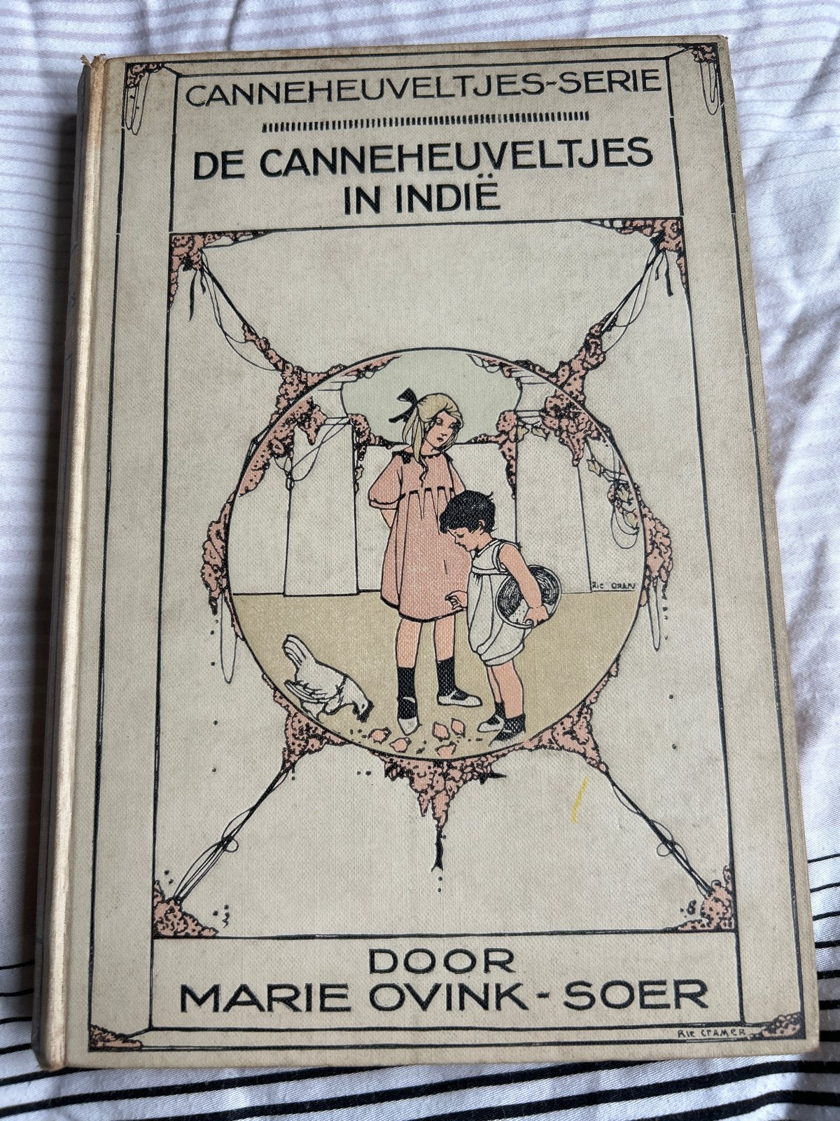 De Canneheuveltjes in Indië - Marie Ovink-Soer, Ophalen of Verzenden, Gelezen, Fictie algemeen