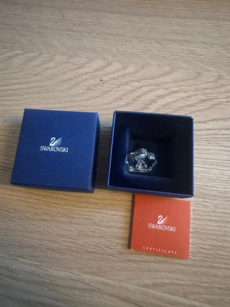 Swarovski kristallen roosje in originele doos, Ophalen of Verzenden, Zo goed als nieuw, Figuurtje