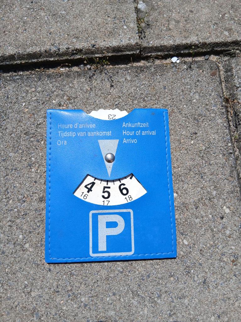 Blauwe parkeerschijf met aankomsttijd, Auto diversen, Ophalen, Gebruikt