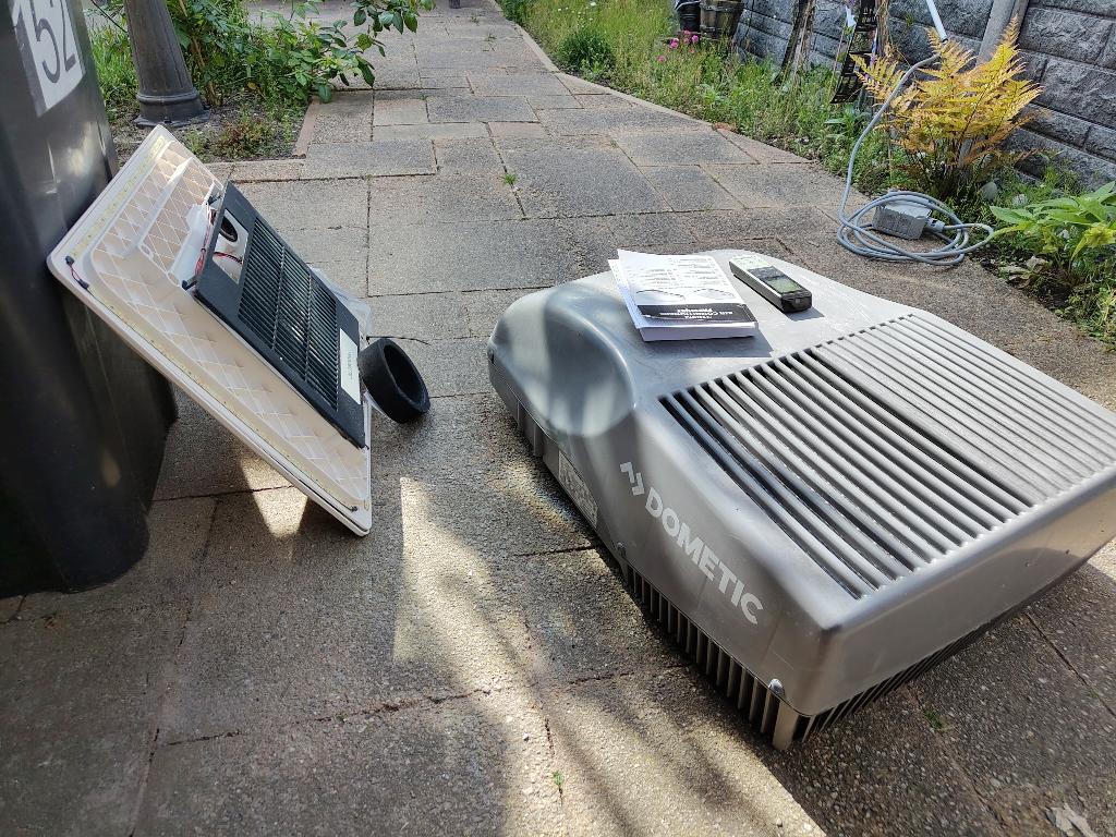 Dometic Freshjet 2000G1 dakairco (2022), Ophalen, Gebruikt