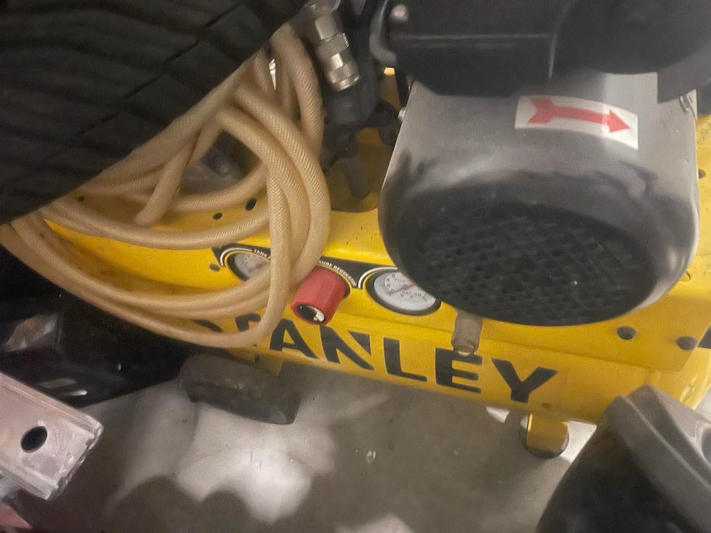 Stanley compressor, Gebruikt, Dinosklussen@gmail.com, 10 bar of meer, Minder dan 200 liter/min