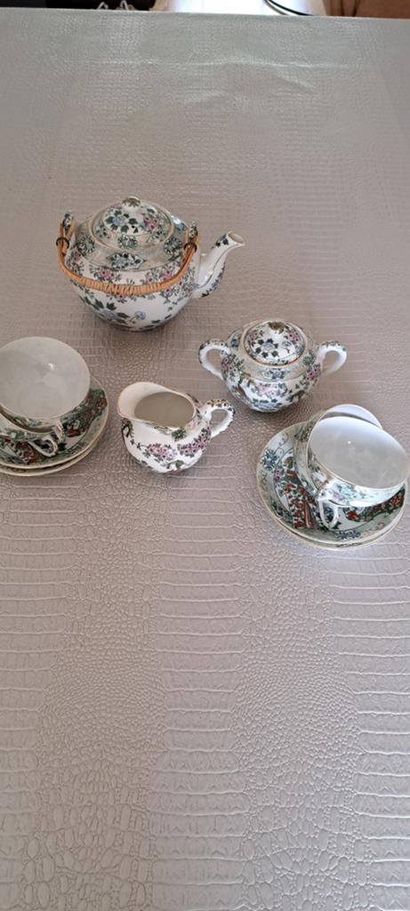 Vintage theeservies met bloemmotief - 1 kopje gelijmd, Ophalen of Verzenden