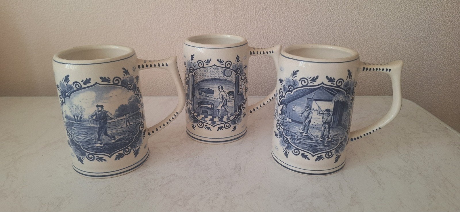 Delfts blauwe porseleinen mokken "Regina", Antiek en Kunst, Ophalen of Verzenden