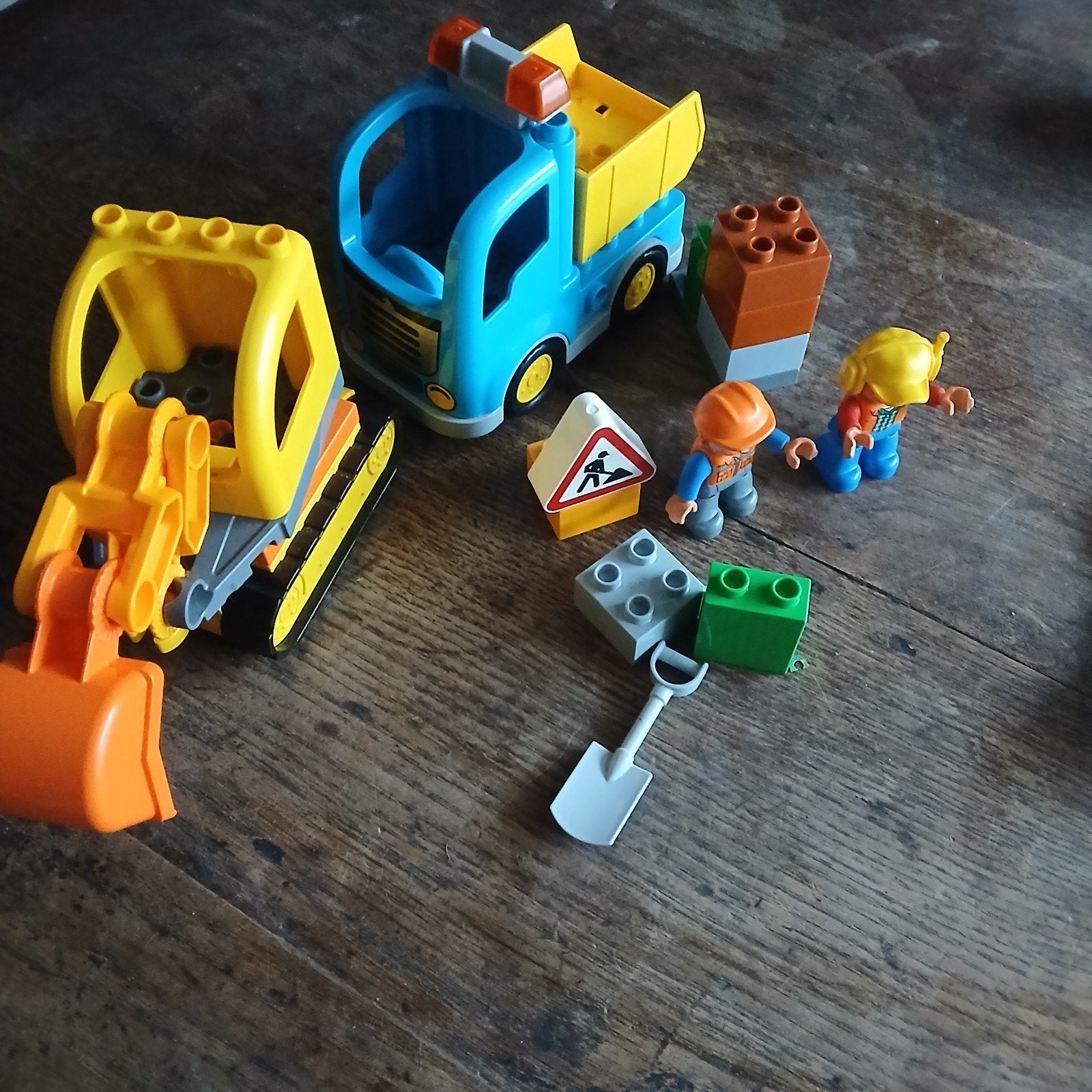 Lego Duplo 10812 Graafmachine & Vrachtwagen, Overige thema's, Ophalen of Verzenden, Zo goed als nieuw, Complete set