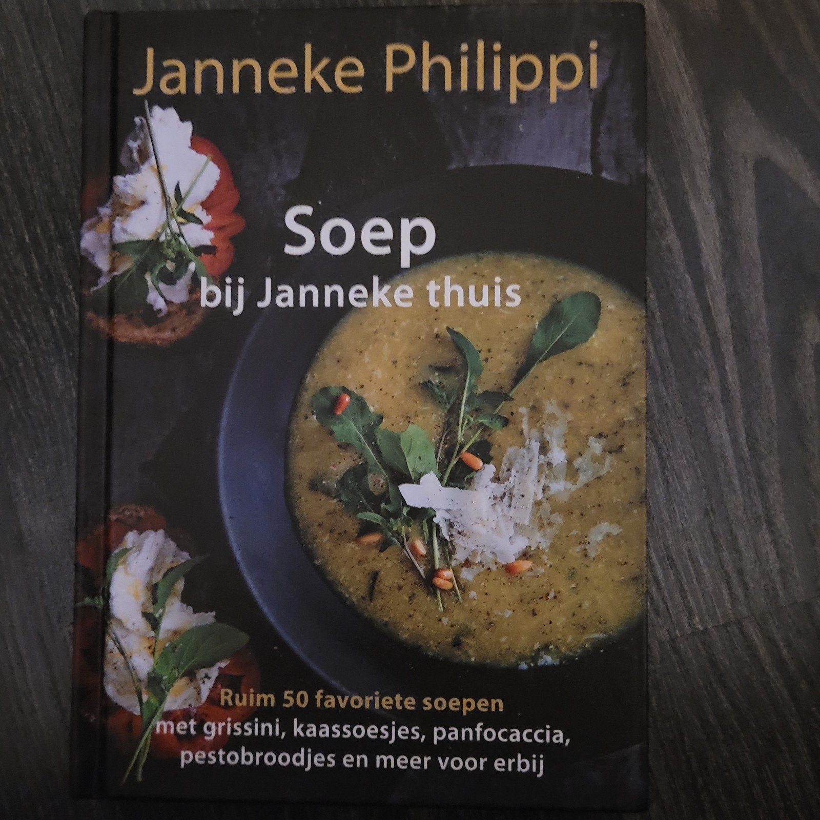 Janneke Philippi - Soep bij Janneke thuis (kookboek), Ophalen of Verzenden, Zo goed als nieuw, Janneke Philippi, Voorgerechten en Soepen