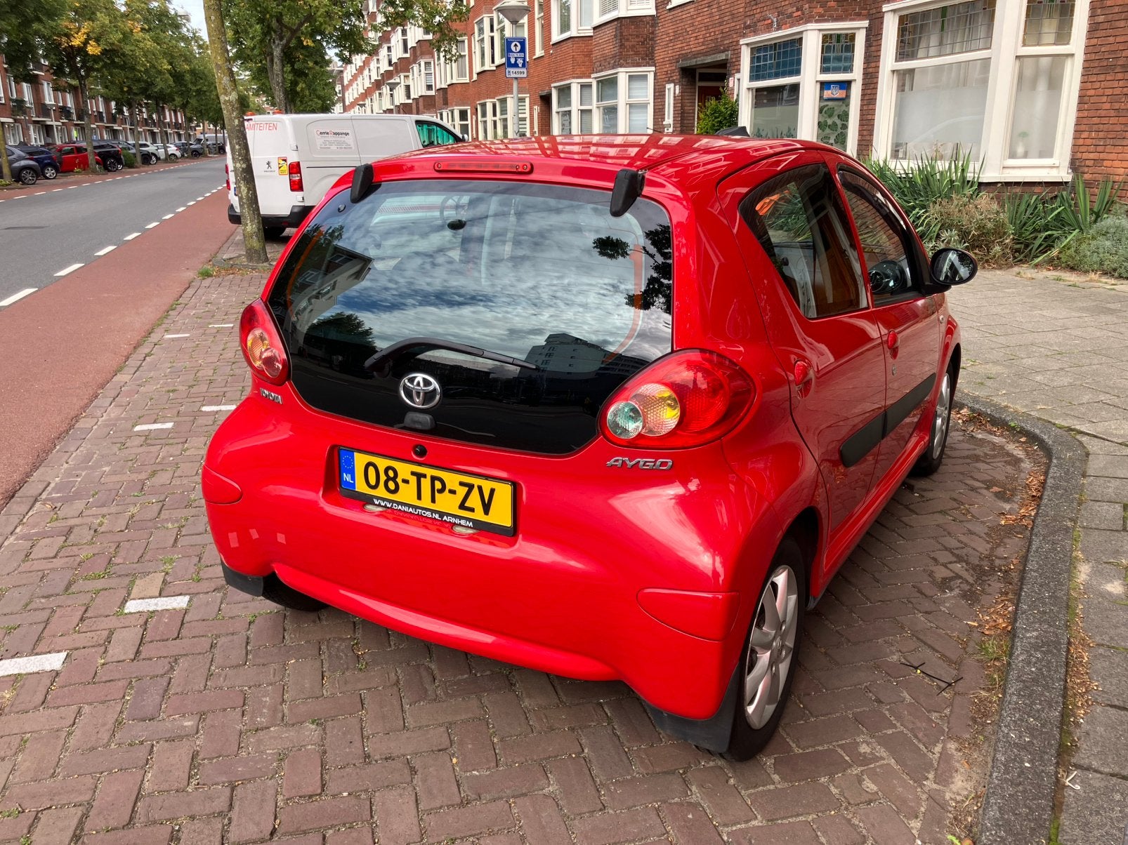 Toyota Aygo 1.0 12V Vvt-i 5DRS 2007 Rood, Voorwielaandrijving, Stof, Zwart, 4 stoelen