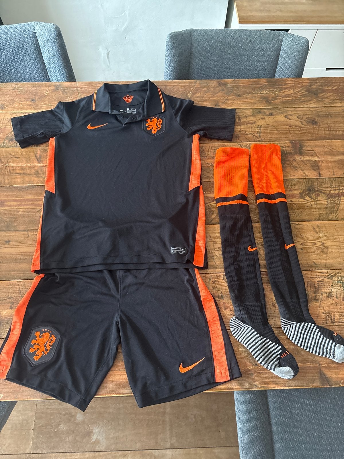 Nederlands Elftal Tenue - Shirt, broek en sokken (158-170), Kinderen en Baby's, Ophalen of Verzenden, Zo goed als nieuw, Jongen of Meisje