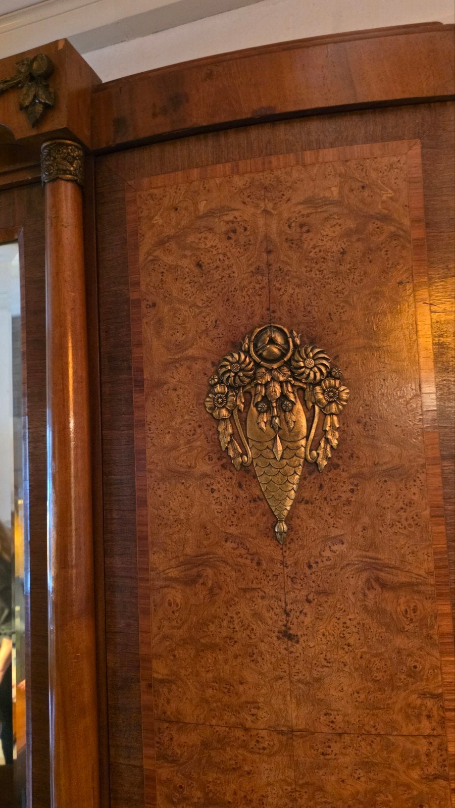 Franse Louis XVI kast, Ophalen