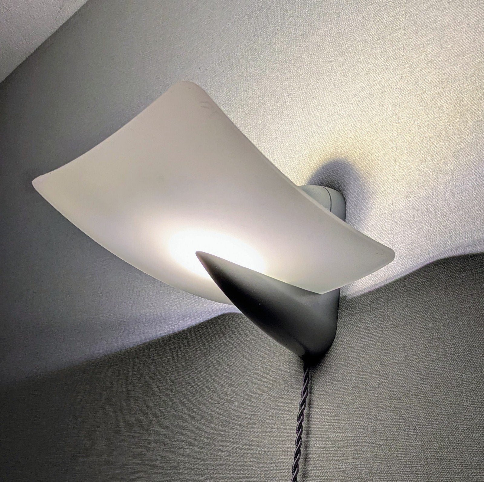 Moderne wandlamp met matglazen plaatje., Ophalen, Gebruikt, Glas, G9