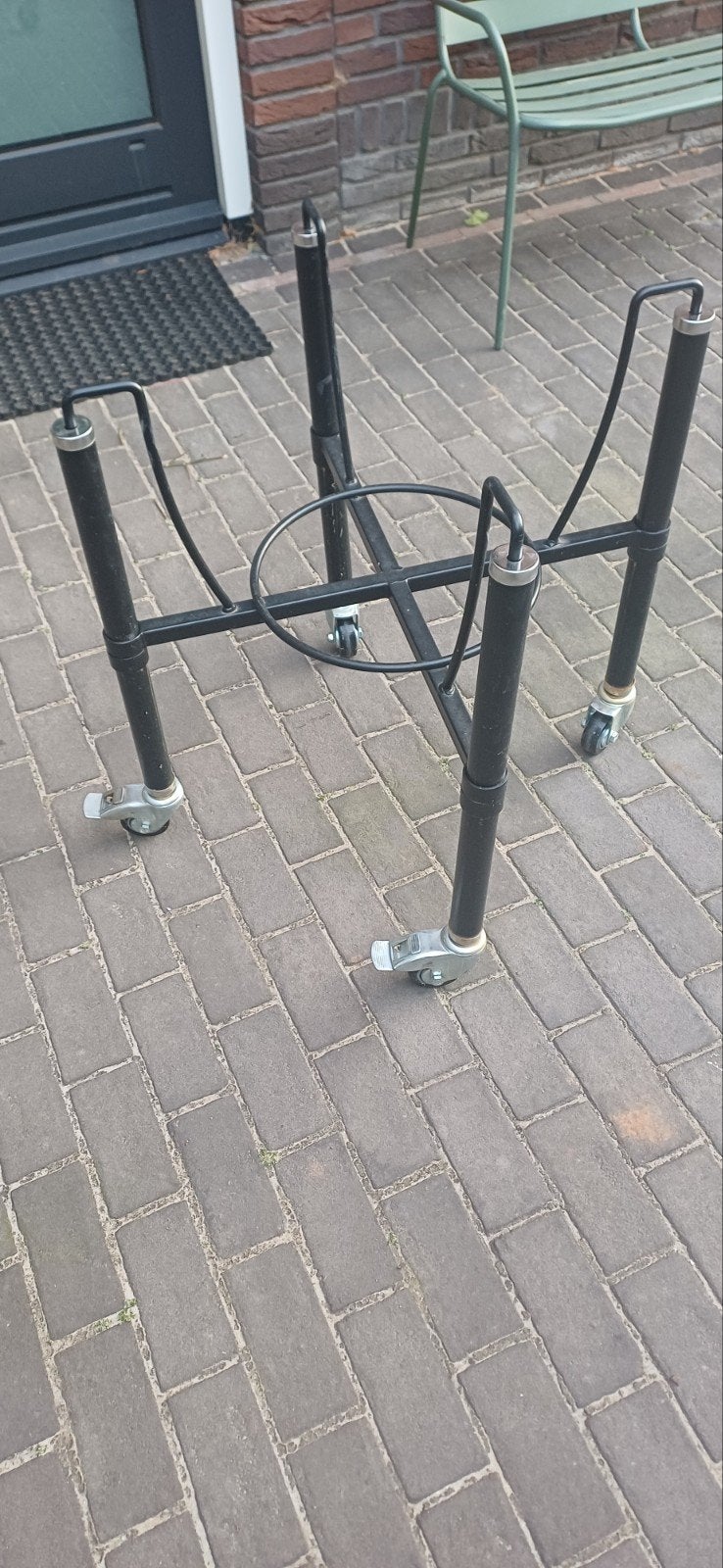 Standaard voor monolith kamado, Ophalen