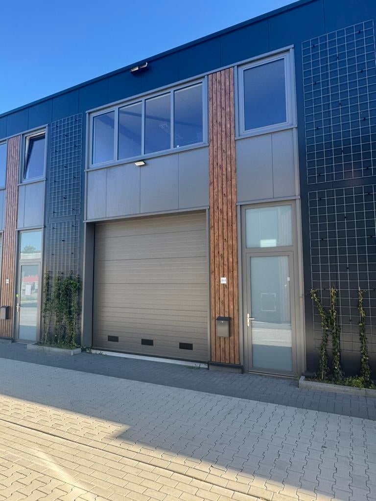 Moderne bedrijfsunit, loods, opslag te huur in Maastricht, 128 m², Overige typen, Opslag of Loods