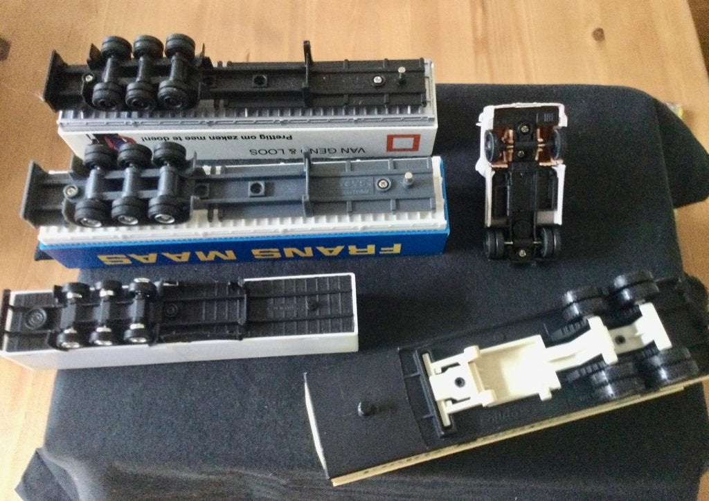 miniatuur vrachtwagens en trailers SHELL, TNT, Frans Maas …, Overige merken, Gebruikt, 1:50 of kleiner, Ophalen of Verzenden