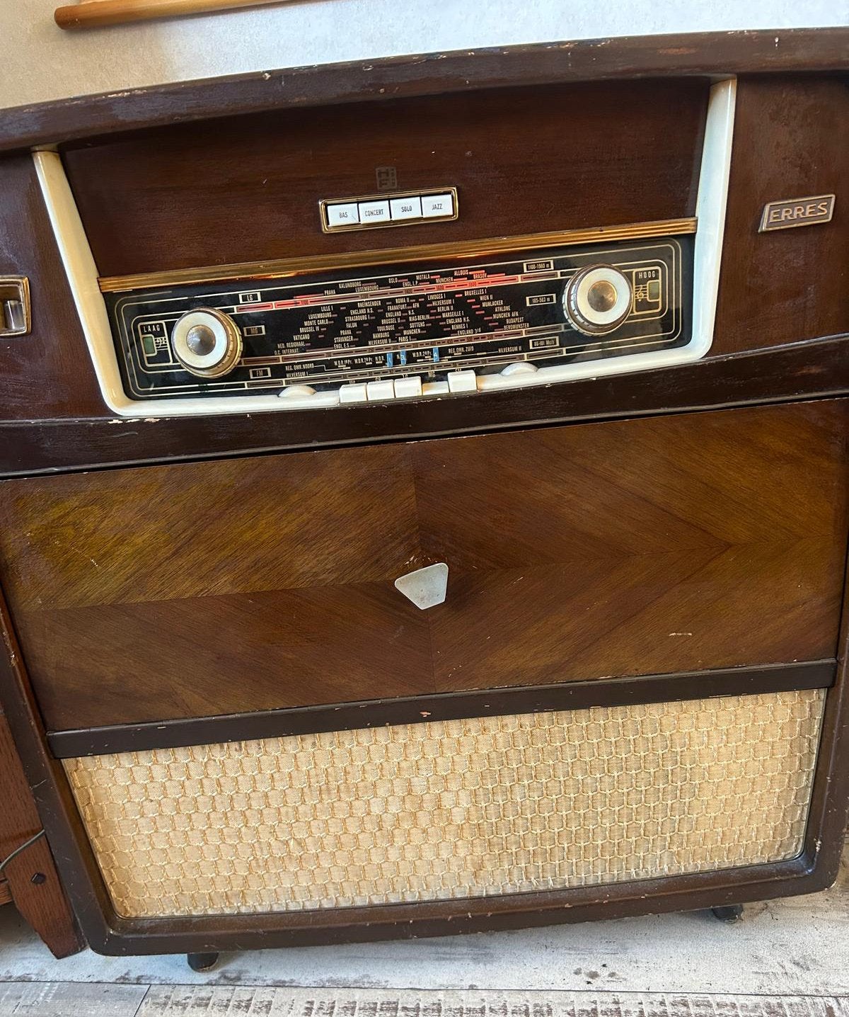 Erres radio meubel jaren 50, Ophalen