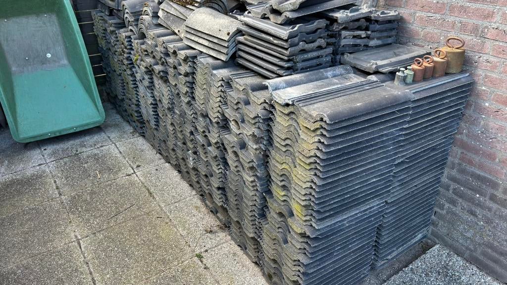 Partij dakpannen - Finkenberger, Doe-het-zelf en Verbouw, Dakpannen en Dakbedekking, Ophalen, Steen of Klei, Zwart, Zo goed als nieuw