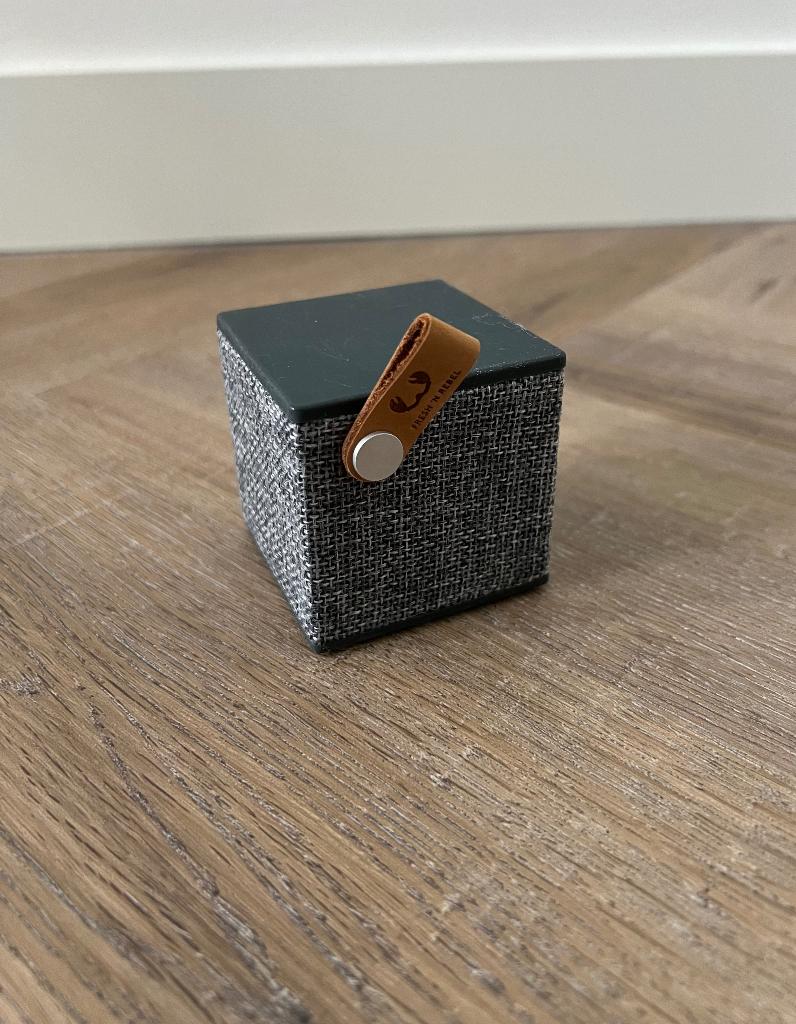 Heel goed grijs Fresh & Rebel Rockbox bluetooth speaker, Overige merken, Overige typen, Ophalen of Verzenden, Zo goed als nieuw