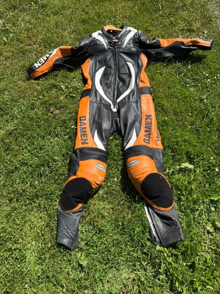 Origineel DAMEN eendelig leren motorpak in maat 56, Motoren, Kleding | Motorkleding, Damen Leathers, Ophalen of Verzenden, Tweedehands