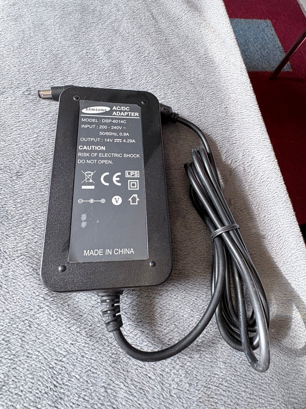 Samsung AC/DC Adapter DSP-6014C 14V 4.29A, Ophalen of Verzenden, Gebruikt