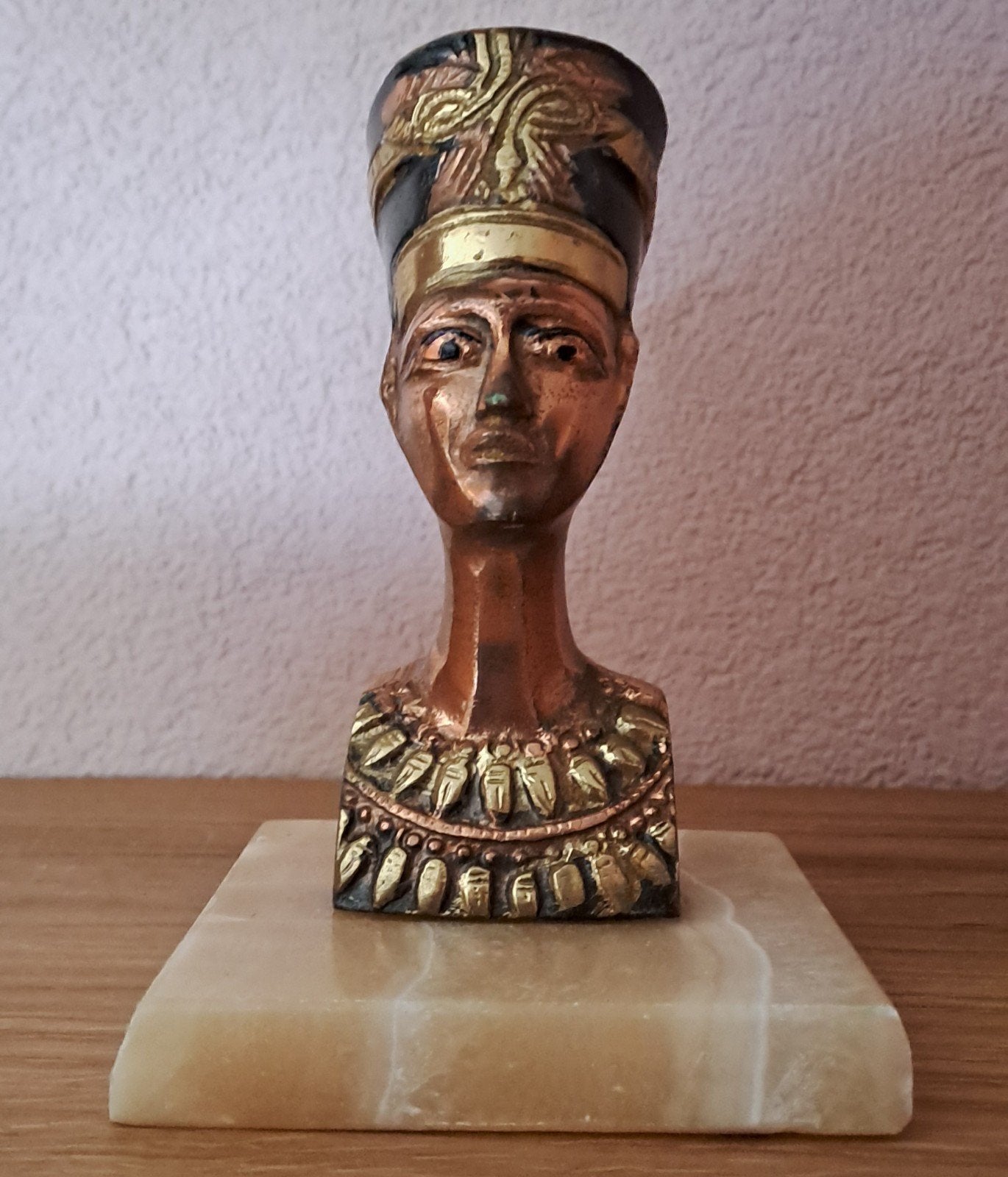 Buste van Nefertiti op marmeren sokkel, Ophalen of Verzenden