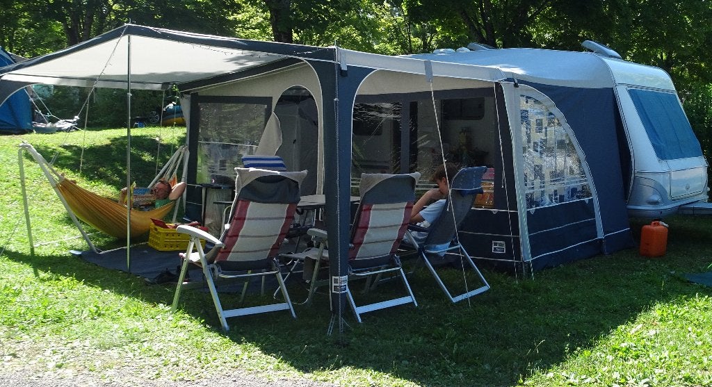 Caravan LMC Sunny 490 K1 met 2 Aparte bedden. Bouwjaar 2008, Kachel, Treinzit, Particulier, LMC en Münsterland