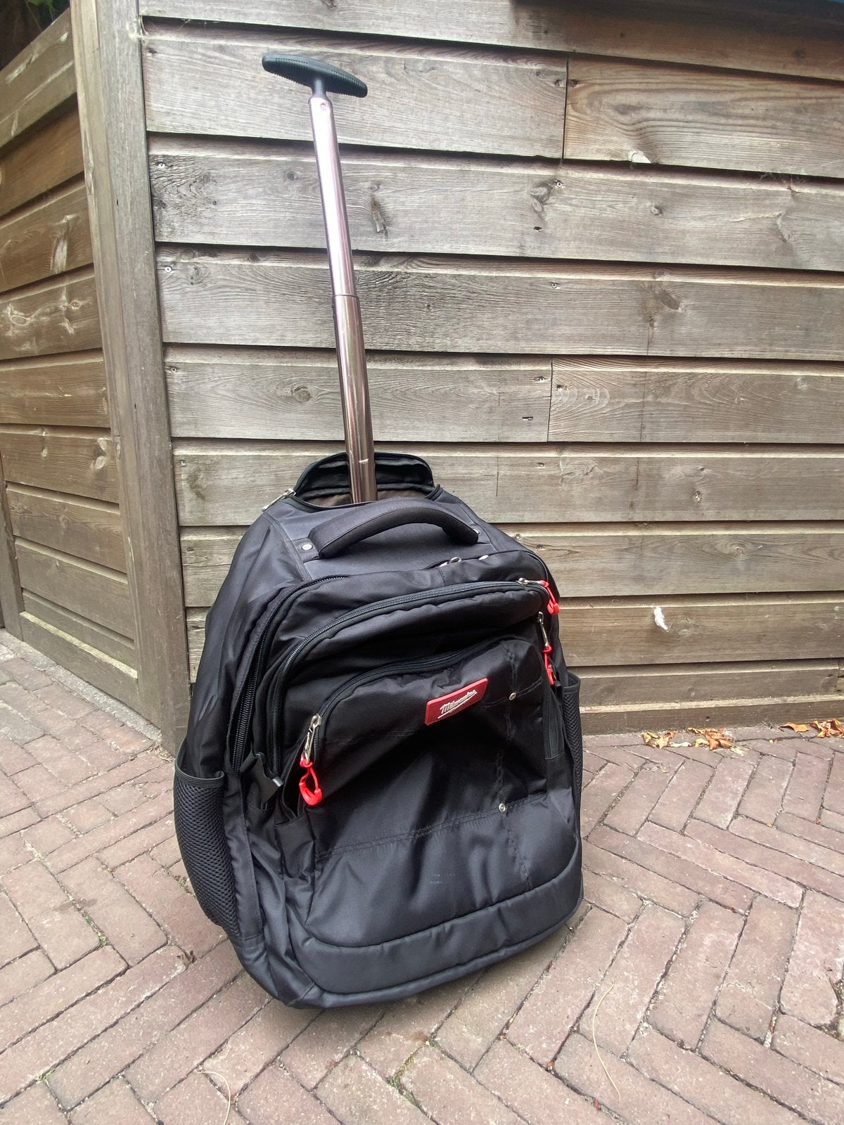 Zwarte Milwaukee rugzak op wielen - Handige trolley rugzak, Sieraden, Tassen en Uiterlijk, Tassen | Rugtassen, Gebruikt, 25 tot 40 cm