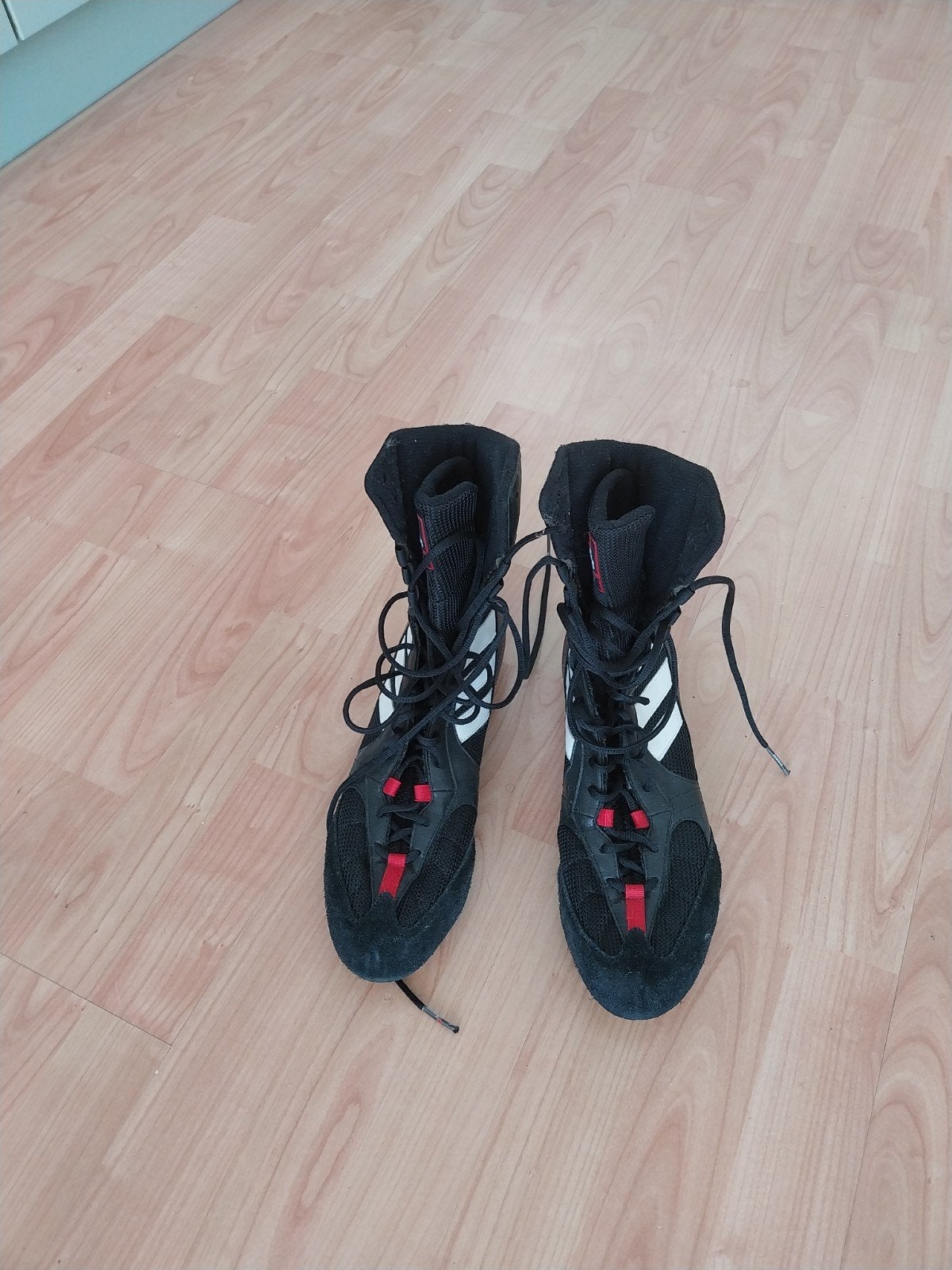 Adidas vechtsportschoenen, maat 45 1/3, zo goed als nieuw, Sport en Fitness, Ophalen of Verzenden, Zo goed als nieuw, Vechtsportschoenen