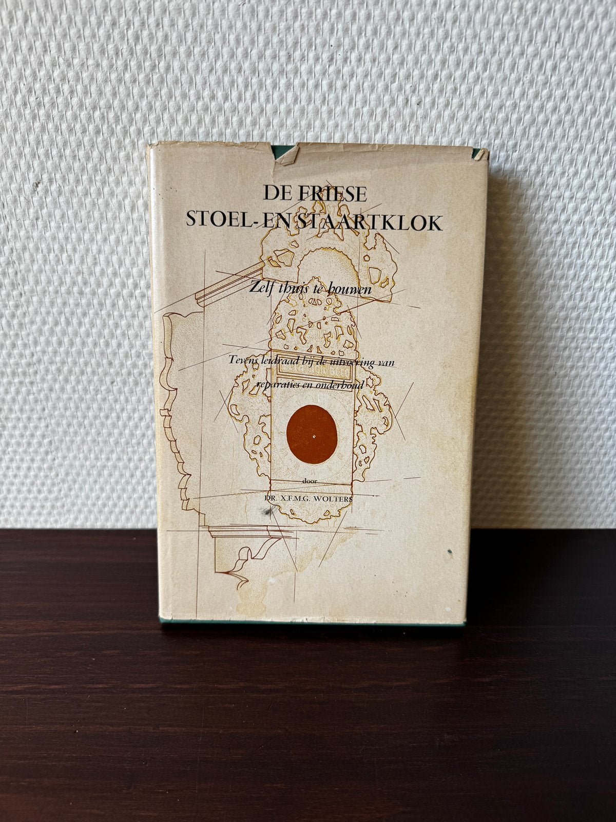 Boek De Friese Stoel- en Staartklok Zelf Thuis te Bouwen, Antiek en Kunst, Ophalen of Verzenden