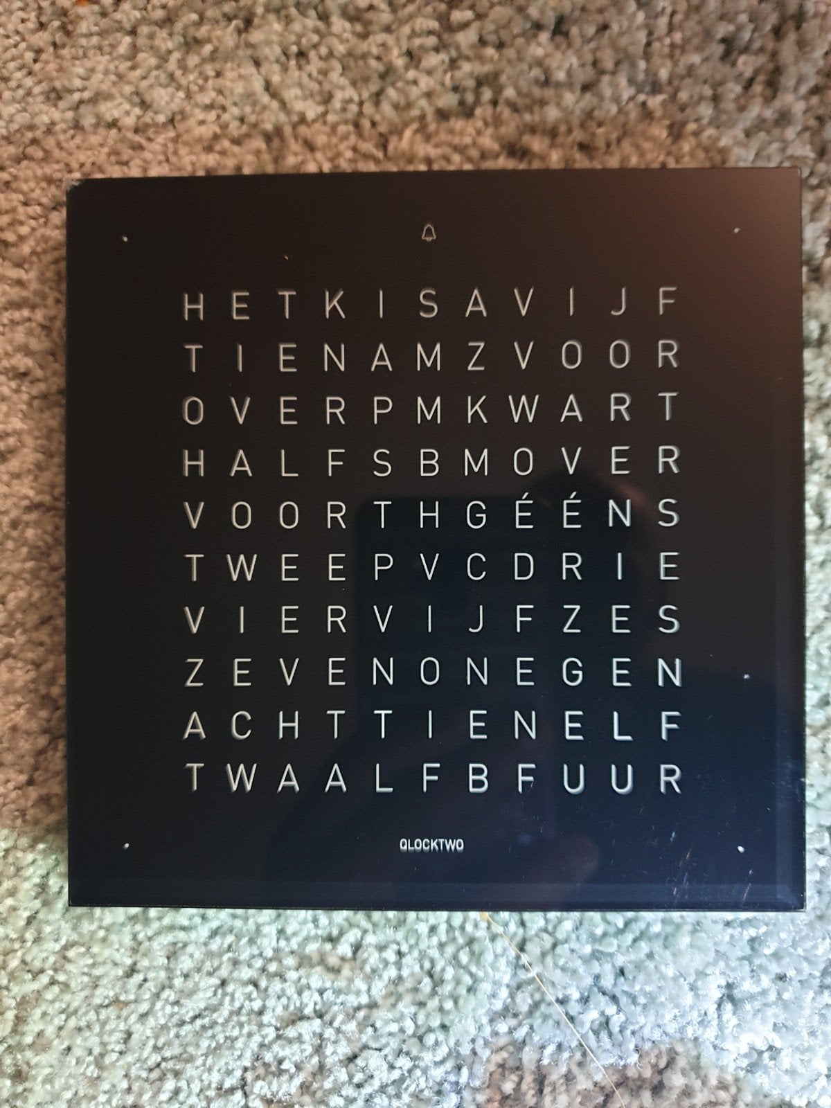 Qlocktwo, Huis en Inrichting, Glow in the dark, Nieuw, Ophalen of Verzenden, Tafelklok