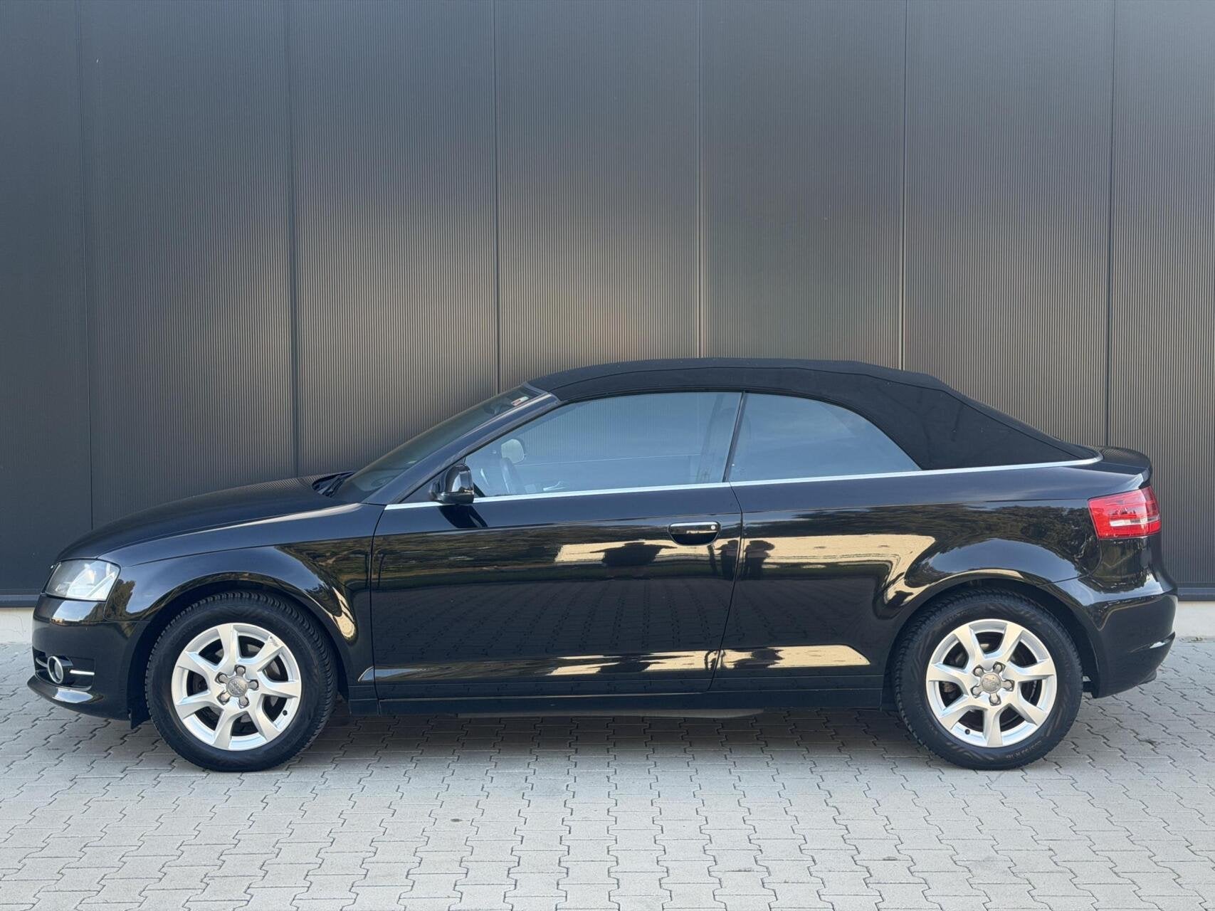 Audi A3 Cabriolet 1.2 TFSI Attraction Pro Trekhaak cruise, Auto's, Voorwielaandrijving, Euro 5, Stof, Gebruikt