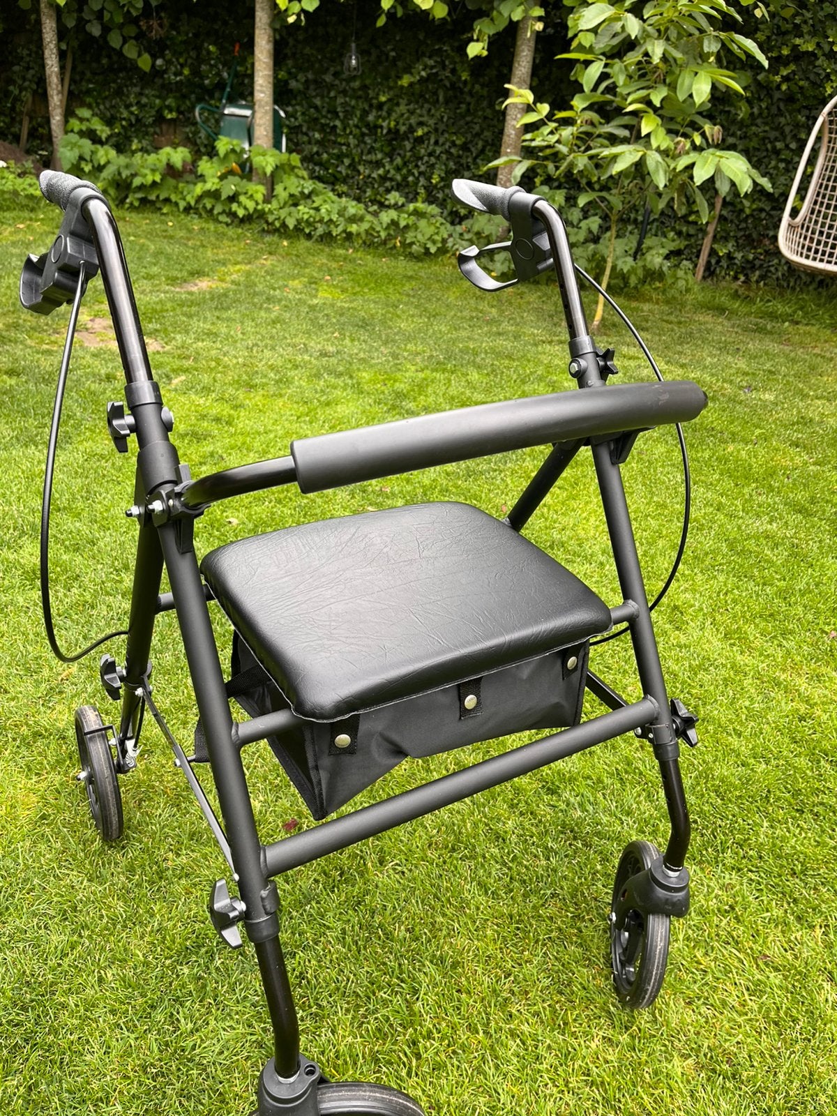 Nette rollator nauwelijks gebruikt, Diversen, Rollators, Ophalen, Zo goed als nieuw