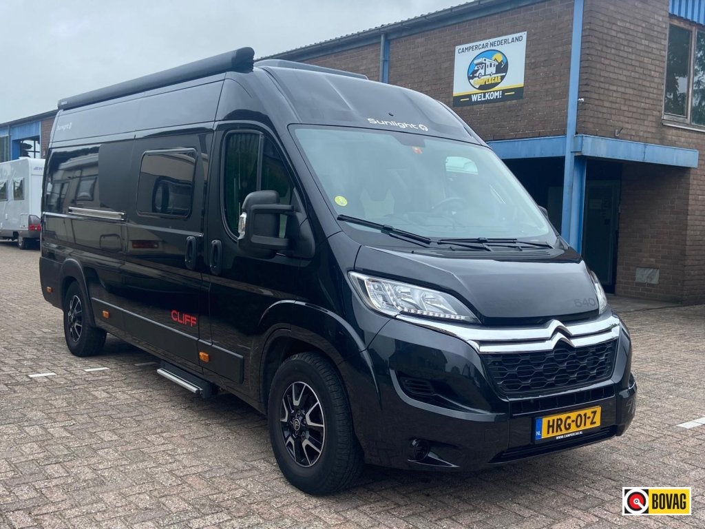 Sunlight Cliff 640 Stoere bus Enkele bedden, Caravans en Kamperen, Buscamper of Camperbus, Sunlight, Koelkast, 6 tot 7 meter
