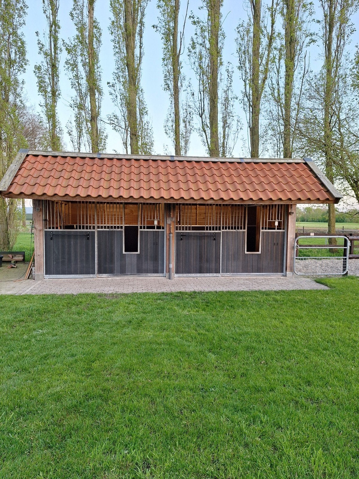 2 Wanden voor paardenstal/paardenbox, Dieren en Toebehoren, Stalling en Weidegang, Stalling, 2 of 3 paarden of pony's