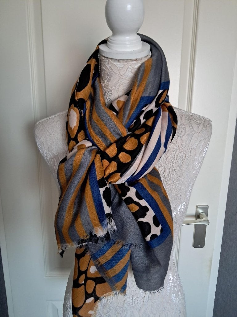 Sjaals Kleur : blauw oker wit Zwart, Kleding | Dames, Ophalen of Verzenden, Zo goed als nieuw, Maat 46/48 (XL) of groter, Sjaal