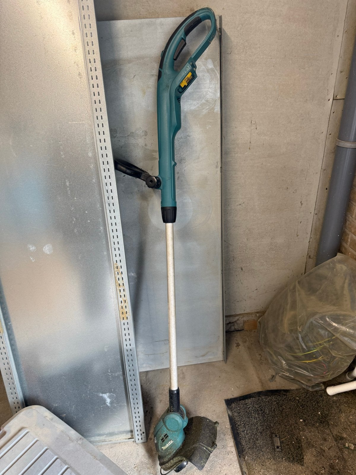 Makita DUR181 Accu Grastrimmer - 18V, 260mm Maaibreedte, Tuin en Terras, Ophalen, Gebruikt, 10 tot 30 cm, Accu
