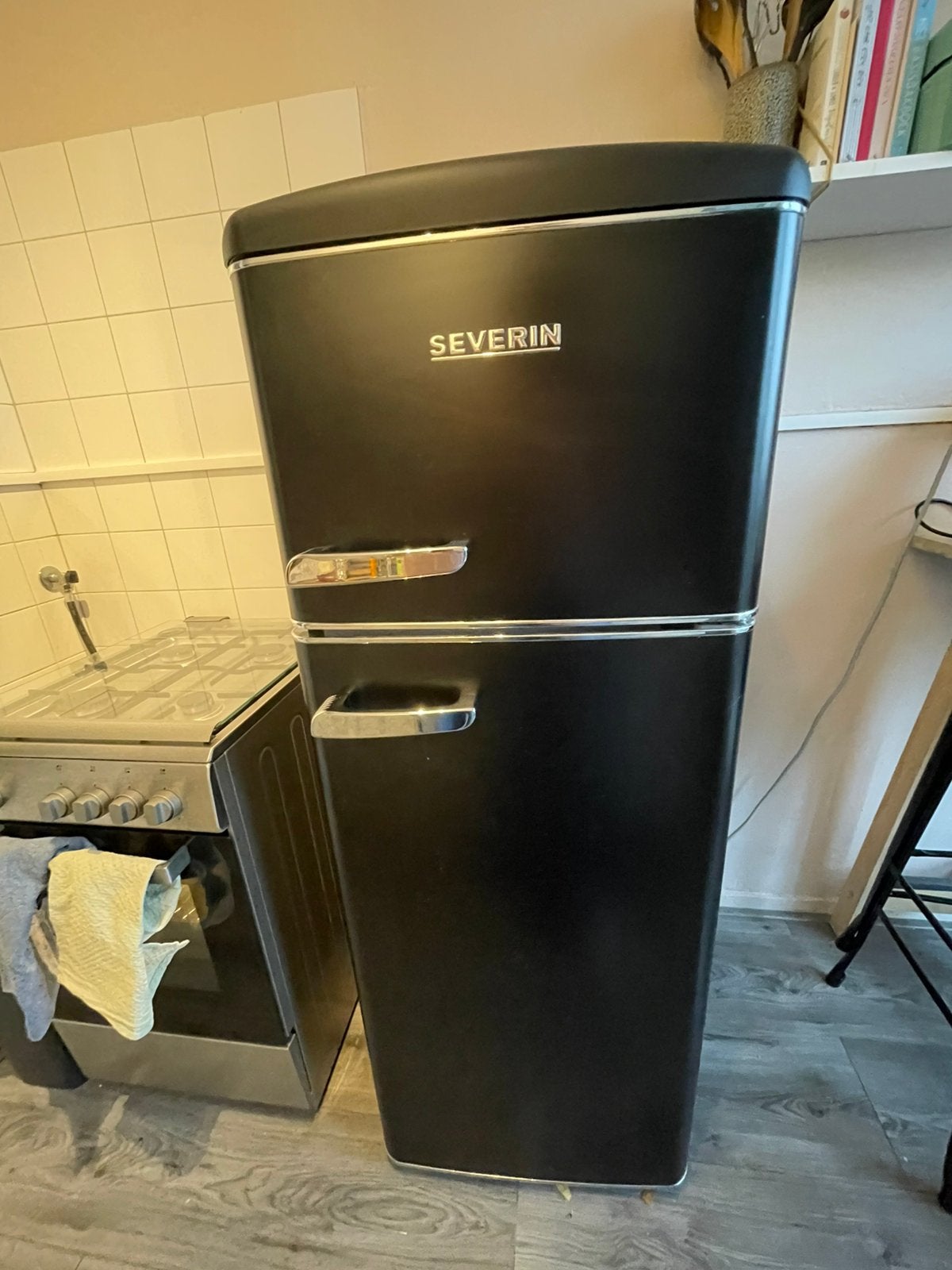 Severin koel- vriescombinatie retro look zwart, Witgoed en Apparatuur, Koelkasten en IJskasten, Ophalen, 200 liter of meer, Zo goed als nieuw