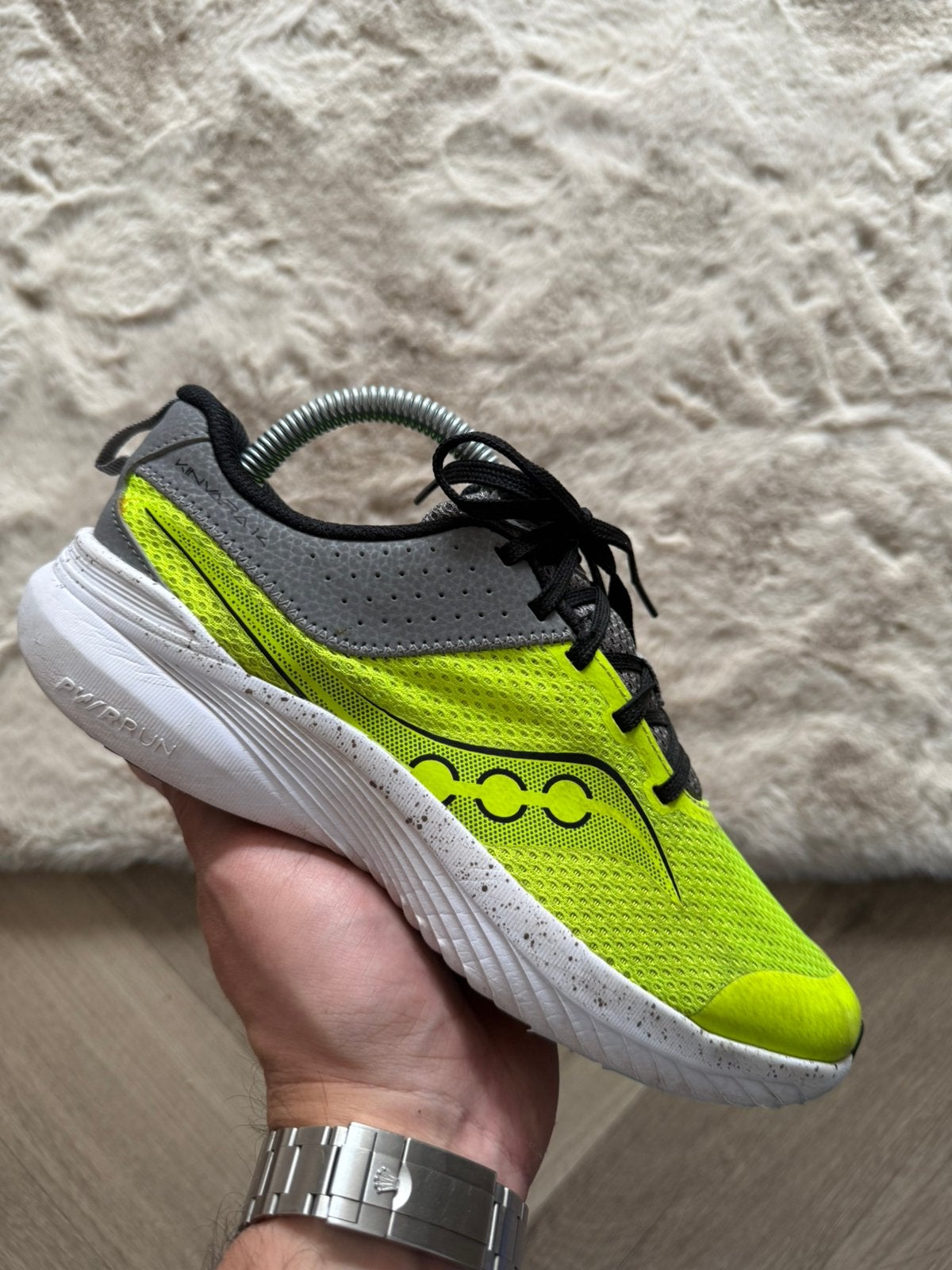Saucony pwrrun yellow black 37, Sport en Fitness, Loopsport en Atletiek, Ophalen of Verzenden, Zo goed als nieuw, Hardloopschoenen