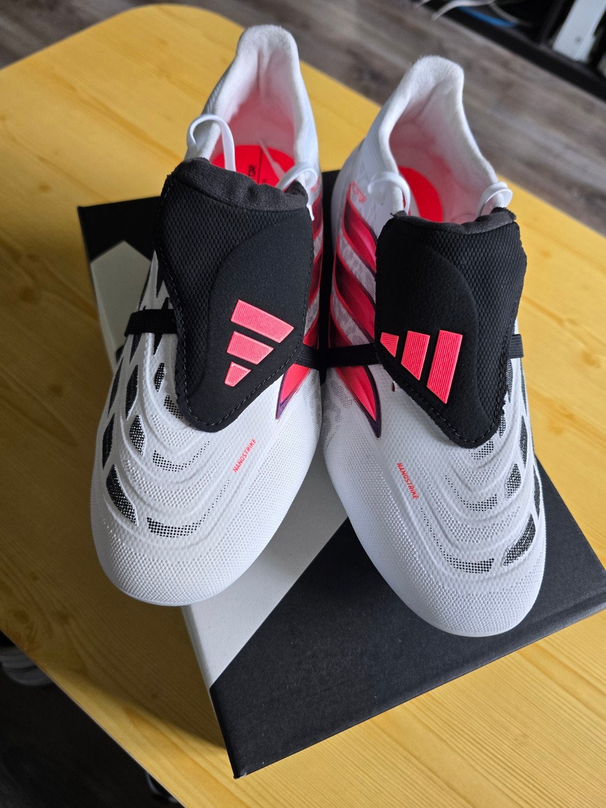 Adidas Predator League FT SG voetbalschoenen., Maat XS of kleiner, Ophalen of Verzenden, Zo goed als nieuw, Schoenen