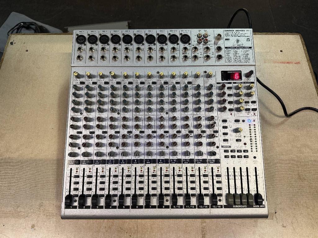 Behringer Eurorack UB2442FX-PRO, Ophalen, Gebruikt, 10 tot 20 kanalen, Microfooningang